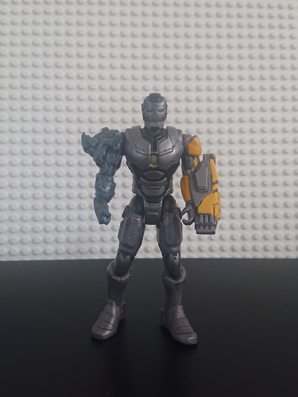 2012 Hasbro Marvel Iron Man - War Machine 4" Action Figure - Silver Grey